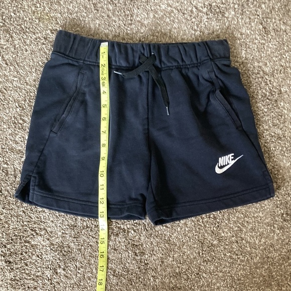 Nike size youth large women’s comfort shorts-black - Picture 2 of 4